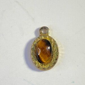 Dainty vintage tiger’s eye oval pendant 1970s